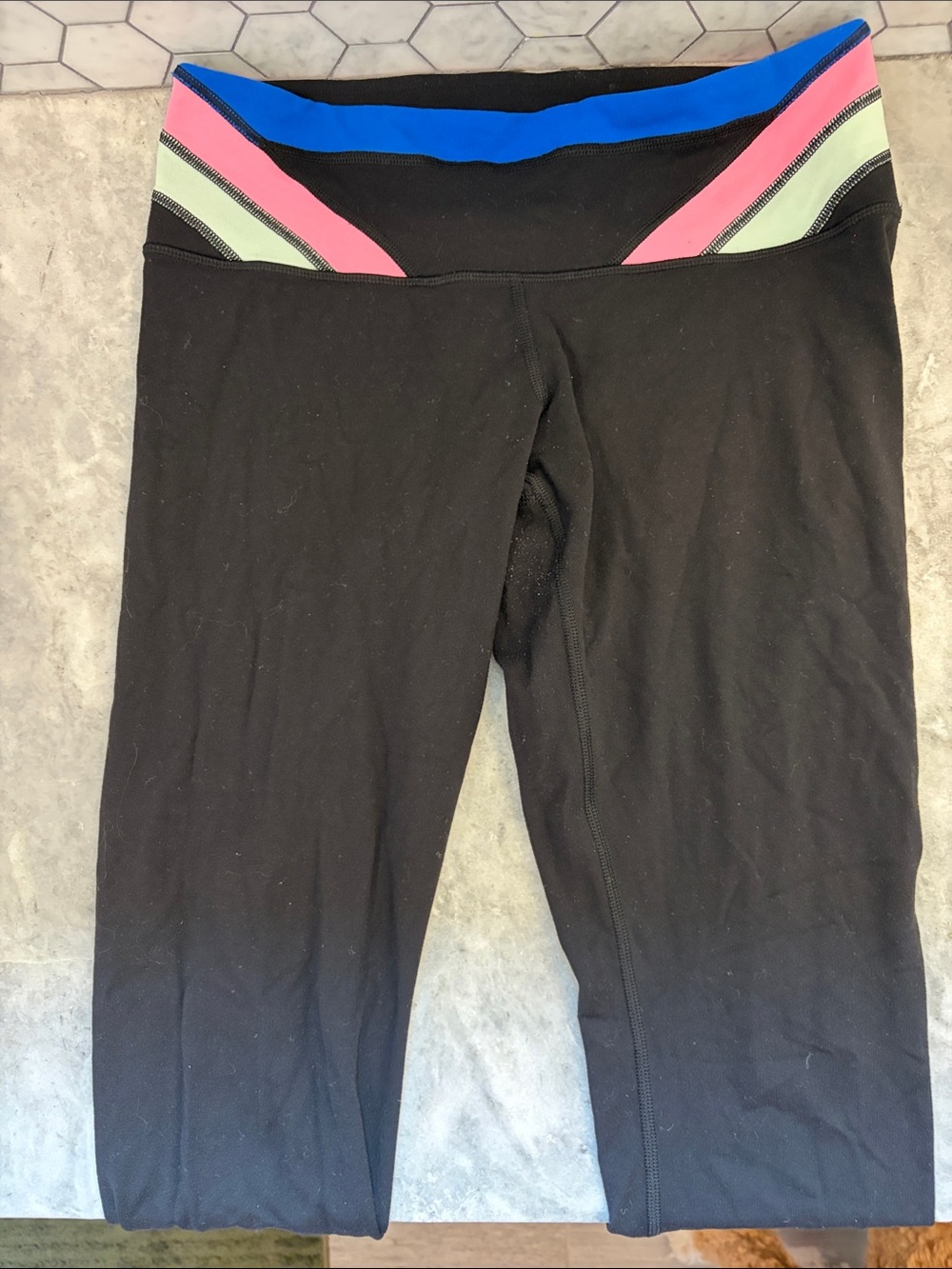 Lululemon rareBlack Capri Leggings with Pink, Blue & Mint Waistband - reversible